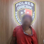 Pelaku perampokan SPBU 5461123 Damarasih saat diamankan di Mapolres Gresik. Foto: Ist