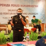 Hendratno Agus Sasmito, Kepala Sub Seksi Layanan Informasi Bea Cukai Kediri saat memberi paparan. foto: ist.