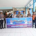 Satlantas Polres Mojokerto Kota saat kegiatan ramp check di terminal Kertajaya. Foto: Ist.