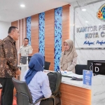 Wamen ATR/BPN ketika meninjau layanan pertanahan di Kota Cirebon.