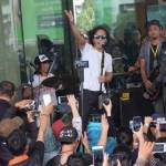 DUKUNG PENOLAKAN: Grup band Slank saat menggelar konser di Lobi Gedung KPK, Jakarta, Senin (22/2) untuk menolak revisi UU KPK. foto merdeka.com

