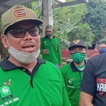 Samsul Hidayat didampingi Kepala Desa Karangrejo Mokhamad Zainul. (foto: ist)