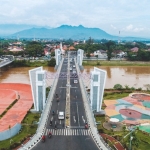 Pemandangan cantik Kota Kediri di kawasan Jembatan Brawijaya.
