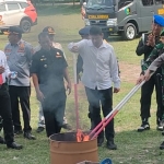  Wali Kota Kediri didampingi anggota Forkompinda saat membakar barang bukti jenis narkoba.