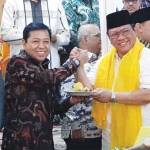 Setya Novanto (Setnov) dan Ketua Dewan Pakar Golkar, Agung Laksono di kediamannya di Jl Cipinang Cempedak II, Jakarta Timur, Minggu (26/3).
