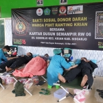 Warga Pendekar PSHT Cabang Sidoarjo bersama Karang Taruna dan seluruh warga Desa Sidorejo berkolaborasi melaksanakan kegiatan donor darah.
