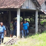 Lokasi lahan yang dianggap ahli waris belum sah menjadi milik pembeli Edi Tanu di Dusun Kemendung Kecamatan Cerme. foto: SYUHUD/ BANGSAONLINE