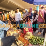 Gus Barra saat menyapa pedagang Pasar Kedung Maling