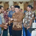 Bupati Fadeli bersama Wakil Ketua KTNA Provinsi Jawa Timur Hamzah Talkim dan Kepala DTPH Lamongan, Rujito.