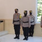 Kapolres AKBP Bayu Pratama Gubunagi saat melantik dan mengukuhkan pejabat baru di Ruang Rupatama Polres Pasuruan. 