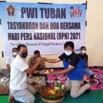 Peringati HPN 2021, PWI Tuban gelar tahlil dan doa bersama. (foto: ist)