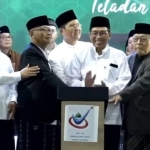 Penyerahan Surat Keputusan LAZIA diberikan oleh Direktur Zakat dan Wakaf Kemenag RI, Prof. Waryono Abdul Ghofur saat acara Maulid Nabi Muhammad saw., di Ponpes Cendekia Amanah, Kota Depok. (Ist)