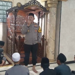 Kapolsek Tulangan, AKP Abdul Cholil, saat bersilaturahmi ke Pondok Pesantren Darunnajah.