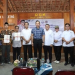 Penyerahan sertifikat tanah di Desa Kelor, Kecamatan Karangmojo, Kabupaten Gunungkidul, D.I. Yogyakarta.