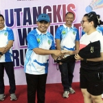Wali Kota Pasuruan Adi Wibowo saat membuka Turnamen Bulu Tangkis Wali Kota Cup 2025.