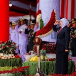 Gubernur Khofifah saat memimpin upacara peringatan Harkitnas 2025.