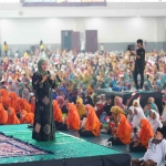 Gubernur Khofifah saat menghadiri Milad ke-25 Yayasan Al Jihad Surabaya.