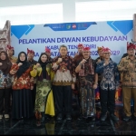 Sekretaris Daerah Mohamad Solikin bersama anggota Dewan Kebudayaan Kabupaten Kediri yang baru dilantik. (Ist). 