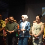Wali Kota Kediri Vinanda Prameswati saat menghadiri Pentas Ketoprak Rindu Budoyo. (Ist). 
