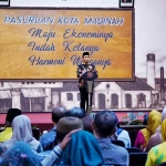 Wali Kota Pasuruan, Adi Wibowo saat menyampaikan arahannya di kegiatan Pembinaan Koperasi Kelurahan Merah Putih Kota Pasuruan Tahun 2025 di Gedung Gradhika. (Ist)