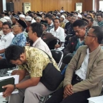 Para penerima bantuan program Jasmas ketika diberi sosialisasi. foto: SYUHUD/ BANGSAONLINE