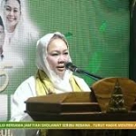 Ning Inayah Wulandari Wahid saat menyampaikan sambutan mewakili keluarga Gus Dur dalam Haul ke-15 Gus Dur di Pesantren Tebuireng Jombang Jawa Timur, Ahad (22/12/2024). Foto: YouTube 