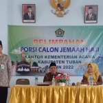 Suasana pelimpahan nomor porsi keberangkatan ibadah haji di Gedung PLHUT Kemenag Tuban.