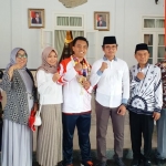 Bupati Bangkalan Abdul Latif Imron dan Ketua KONI Fauzan Jakfar menerima Ahmad Rifqi Mukhlis bersama keluarganya di Pendopo Agung Bangkalan.