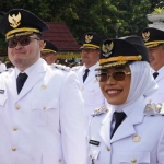 Bupati Kediri, Hanindito Himawan Pramana dan wakilnya, Dewi Mariya Ulfa, usai dilantik. Foto: Ist.