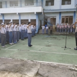 Salah satu dari perwira Polres Ngawi sebagai pembina upacara Hardiknas