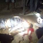 Korban pembunuhan sebelum dievakasi. foto: soewandito/BANGSAONLINE