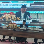 Dr. KH. Asep Saifuddin Chalim, M.A. dan para nara sumber yang lain dalam Seminar Nasional bertajuk “Disrupsi Ekonomi Akibat Perang Global: Perspektif Hukum Ekonomi Syariah terhadap Perekonomian Indonesia”, di Auditorium Lantai 3 Fakultas Syariah IAIN Gorontalo, Rabu 29 April 2026 . Foto: bangsaonline