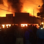 Pasar Pon Trenggalek terbakar. foto: HERMAN/ BANGSAONLINE