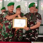 Danrem 084/BJ, Brigjen TNI Terry Tresna Purnama, saat memberi apresiasi kepada Kodim 0831/Surabaya Timur atas penghargaan WTP dari BPK.