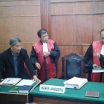 Kabag hukum Pemkot Surabaya Ira S saat sidang gugatan Pasar Turi. 