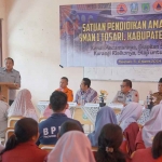 Kalaksa BPBD Jatim, Gatot Soebroto, saat membuka SPAB di SMAN 1 Tosari, Kabupaten Pasuruan.