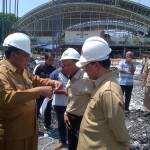 SIDAK. Bupati Sambari HR ketika sidak proyek WEP tahap II. foto : syuhud/bangsaonline