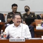 Jaksa Agung (Jagung) S.T Burhanuddin didampingi jajarannya saat Rapat Kerja (Raker) dengan Komisi III DPR, di Gedung Nusantara II, Kompleks Palemen, Senayan, Jakarta, Rabu (13/11/2024). Foto: RM.id