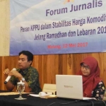 rul Armando, Ketua KPPU Jawa Timur saat memberikan keterangan pers di Javanine Resto Malang, beberapa waktu lalu. foto: IWAN/ BANGSAONLINE