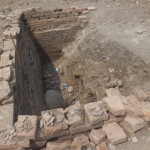 Situs purbakala  berupa struktur batu bata kuno itu ditemukan saat dilakukan proyek pembangunan pelebaran Tempat Pembuangan Akhir (TPA). Foto: SOFFAN S/BANGSAONLINE