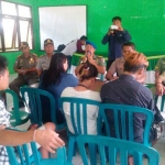 Pasangan yang terjaring mendapat pengarahan di aula Kecamatan Ngawi.