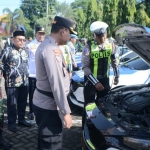 Pengecekan kendaraan petugas saat apel gelar pasukan Polres Situbondo