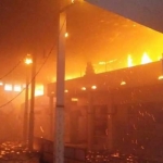 Api berkobar di bangunan Pondok Pesantren Jabal Noer.