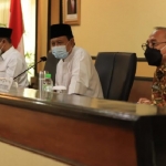 Wali Kota Pasuruan Saifullah Yusuf (tengah) memimpin pertemuan dengan seluruh OPD di Ruang Rapat Untung Suropati, Kamis (25/3).