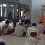 Imbauan Kamtibmas terkait Pilkada Serentak dari Polres Mojokerto Kota kepada jemaah salat jumat di dusun Gembongan