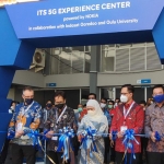 Gubernur Jawa Timur, Khofifah Indar Parawansa, saat meresmikan ITS 5G Experience Center.