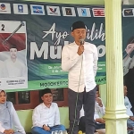 Juru kampanye pasangan Mubarok, Gus Fahmi, saat memberi sambutan.