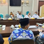Dishub Pasuruan saat rapat dengan Komisi III DPRD membahas retribusi parkir konvensional.   
