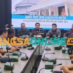 Pimpinan DPRD Gresik saat membeberkan hasil kinerja legislatif tahun 2024. FOTO: SYUHUD/BANGSAONLINE.