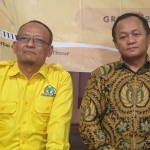 Sekretaris DPP Golkar Muhammad Sarmuji (kanan) didampingi Ketua Golkar Gresik Ahmad Nurhamim. FOTO: SYUHUD/BANGSAONLINE.com